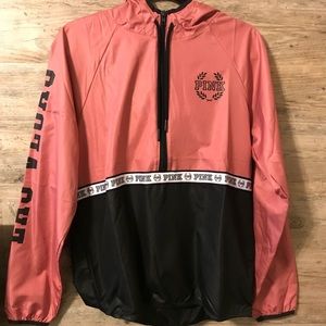 This is XS/S. Never worn, loose fit!